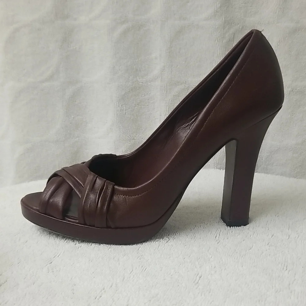 COLE HAAN maroon leather pumps
